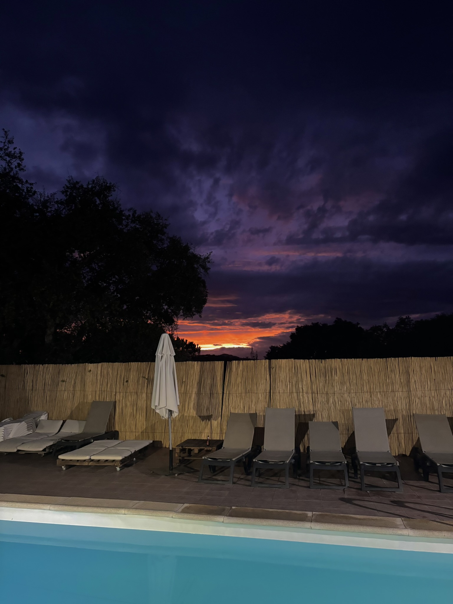 Atardecer nocturno en Villa Amigo